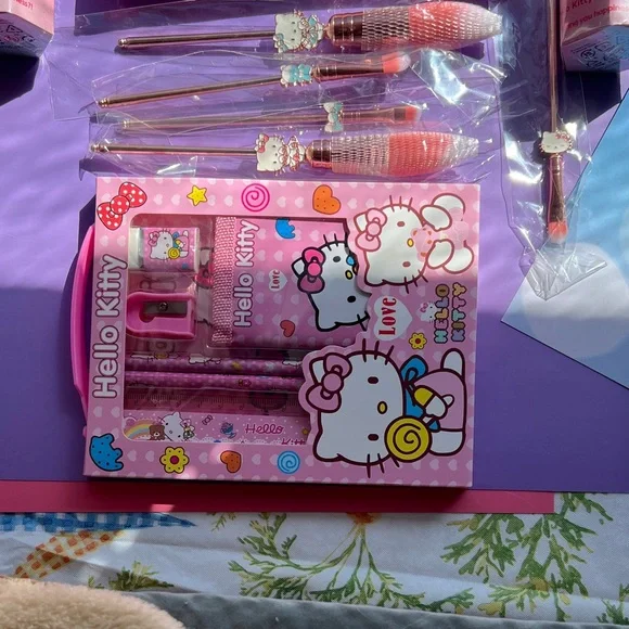 Hello Kitty Bundle - Picture 3 of 10